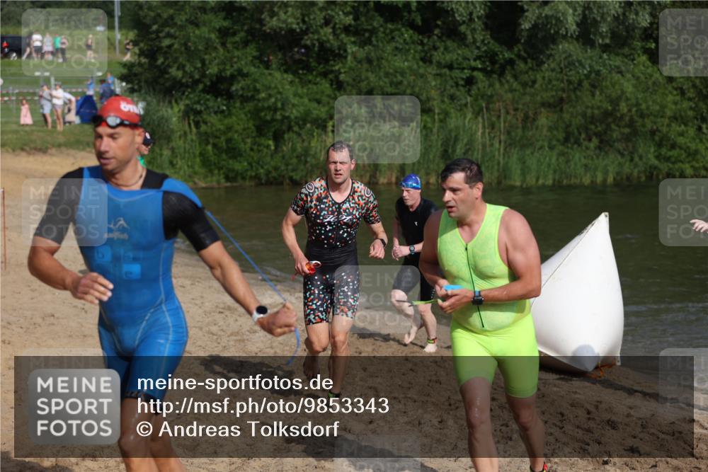 21.06.2026 - 29. Vierlanden-Triathlon Andreas Tolksdorf http://msf.ph/oto/9853343 21.06.2026 08:39:21 Schwimmen 3, 32, 155, 166, 212 meine-sportfotos.de