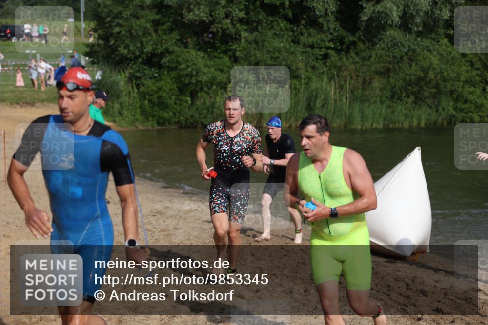 21.06.2026 - 29. Vierlanden-Triathlon Andreas Tolksdorf http://msf.ph/oto/9853345 21.06.2026 08:39:21 Schwimmen 3, 32, 155, 166, 212 meine-sportfotos.de