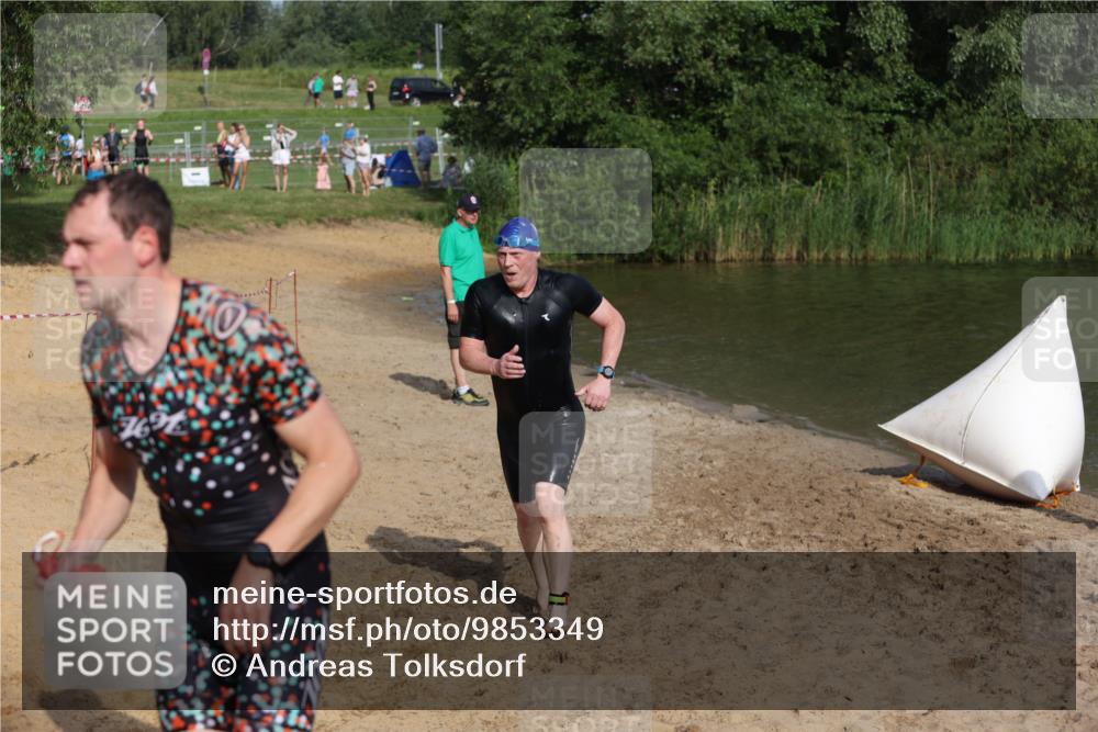 21.06.2026 - 29. Vierlanden-Triathlon Andreas Tolksdorf http://msf.ph/oto/9853349 21.06.2026 08:39:24 Schwimmen 3, 32, 155, 166, 212 meine-sportfotos.de