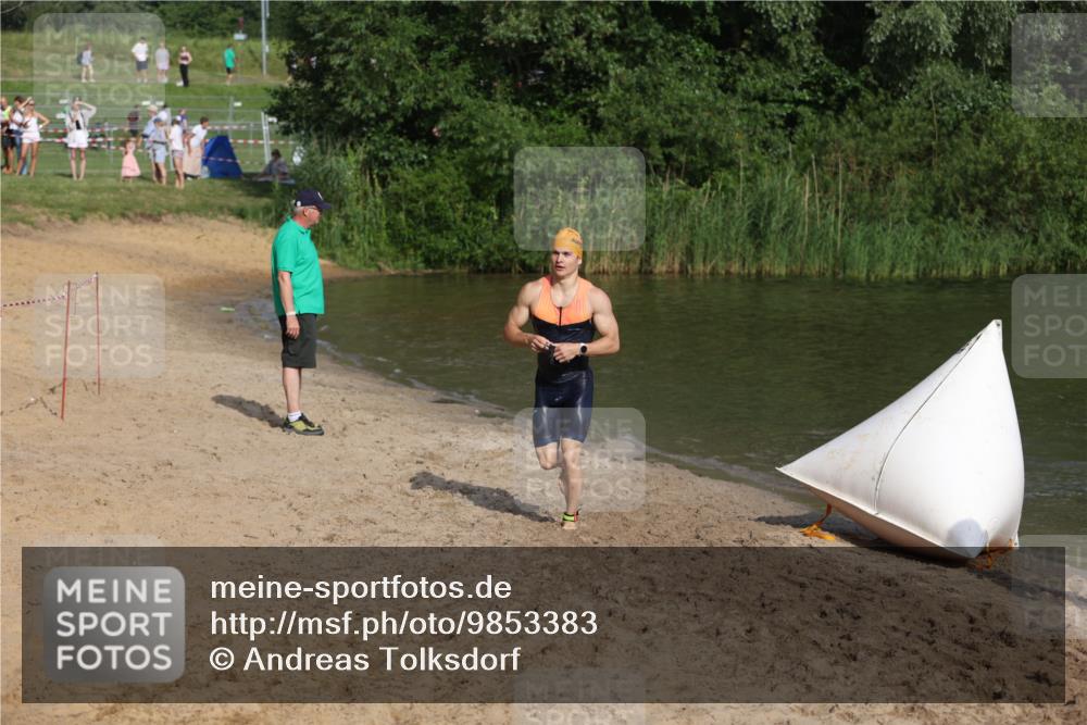 21.06.2026 - 29. Vierlanden-Triathlon Andreas Tolksdorf http://msf.ph/oto/9853383 21.06.2026 08:39:36 Schwimmen 3, 72, 106 meine-sportfotos.de