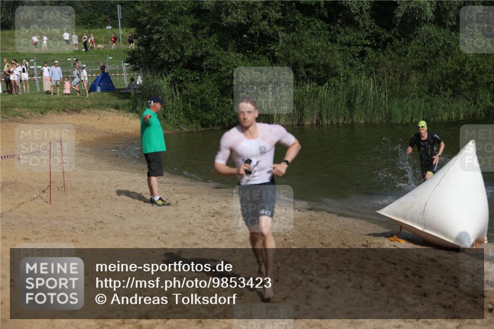 21.06.2026 - 29. Vierlanden-Triathlon Andreas Tolksdorf http://msf.ph/oto/9853423 21.06.2026 08:40:01 Schwimmen 7, 21, 55, 78, 109 meine-sportfotos.de