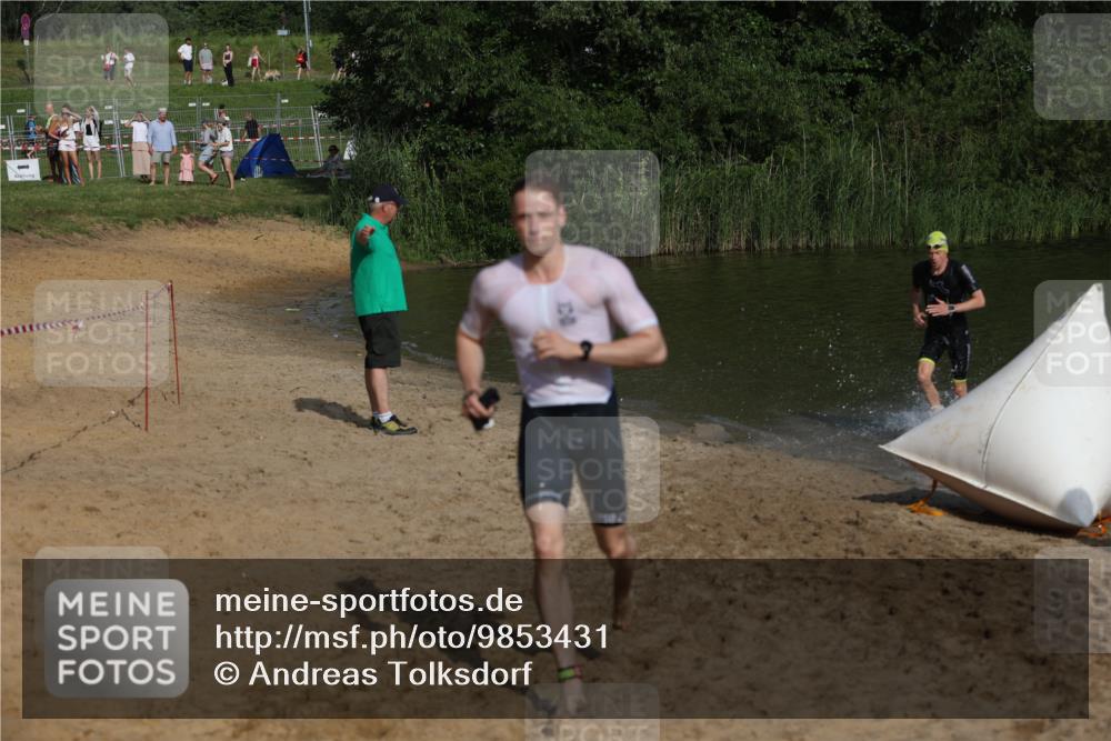 21.06.2026 - 29. Vierlanden-Triathlon Andreas Tolksdorf http://msf.ph/oto/9853431 21.06.2026 08:40:01 Schwimmen 7, 21, 55, 78, 109 meine-sportfotos.de