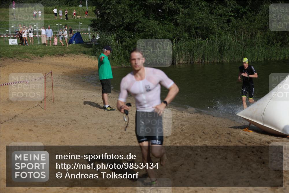 21.06.2026 - 29. Vierlanden-Triathlon Andreas Tolksdorf http://msf.ph/oto/9853434 21.06.2026 08:40:01 Schwimmen 7, 21, 55, 78, 109 meine-sportfotos.de
