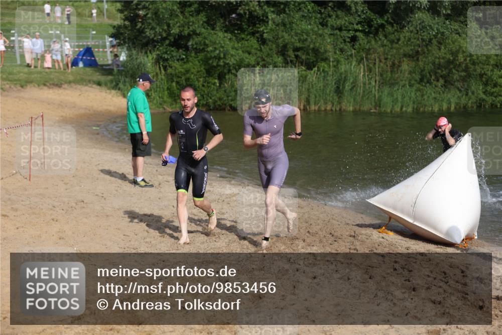 21.06.2026 - 29. Vierlanden-Triathlon Andreas Tolksdorf http://msf.ph/oto/9853456 21.06.2026 08:40:09 Schwimmen 21, 51, 55, 78, 109 meine-sportfotos.de