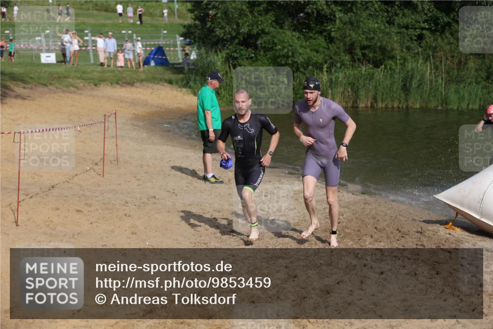 21.06.2026 - 29. Vierlanden-Triathlon Andreas Tolksdorf http://msf.ph/oto/9853459 21.06.2026 08:40:09 Schwimmen 21, 51, 55, 78, 109 meine-sportfotos.de