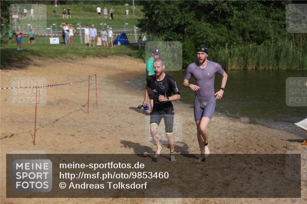 21.06.2026 - 29. Vierlanden-Triathlon Andreas Tolksdorf http://msf.ph/oto/9853460 21.06.2026 08:40:09 Schwimmen 21, 51, 55, 78, 109 meine-sportfotos.de