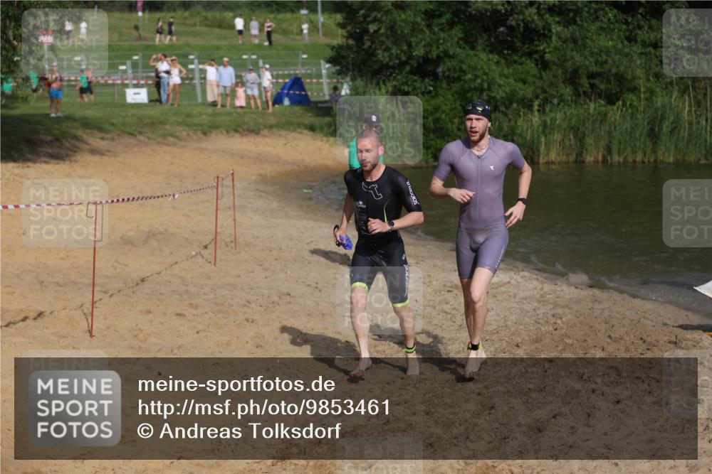 21.06.2026 - 29. Vierlanden-Triathlon Andreas Tolksdorf http://msf.ph/oto/9853461 21.06.2026 08:40:09 Schwimmen 21, 51, 55, 78, 109 meine-sportfotos.de