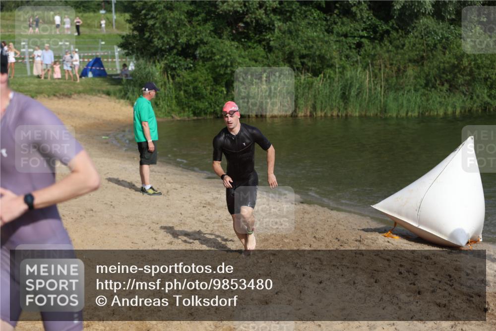 21.06.2026 - 29. Vierlanden-Triathlon Andreas Tolksdorf http://msf.ph/oto/9853480 21.06.2026 08:40:12 Schwimmen 51, 55, 78, 109 meine-sportfotos.de