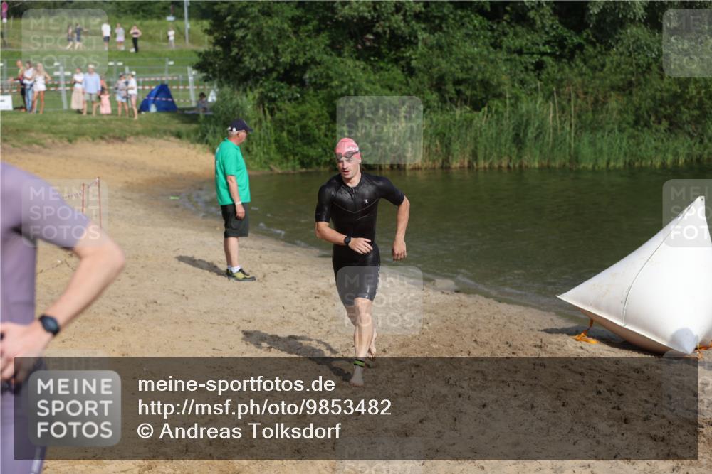 21.06.2026 - 29. Vierlanden-Triathlon Andreas Tolksdorf http://msf.ph/oto/9853482 21.06.2026 08:40:12 Schwimmen 51, 55, 78, 109 meine-sportfotos.de