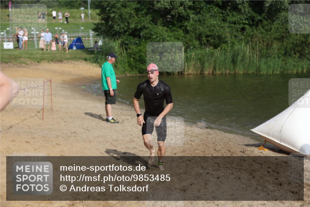 21.06.2026 - 29. Vierlanden-Triathlon Andreas Tolksdorf http://msf.ph/oto/9853485 21.06.2026 08:40:12 Schwimmen 51, 55, 78, 109 meine-sportfotos.de