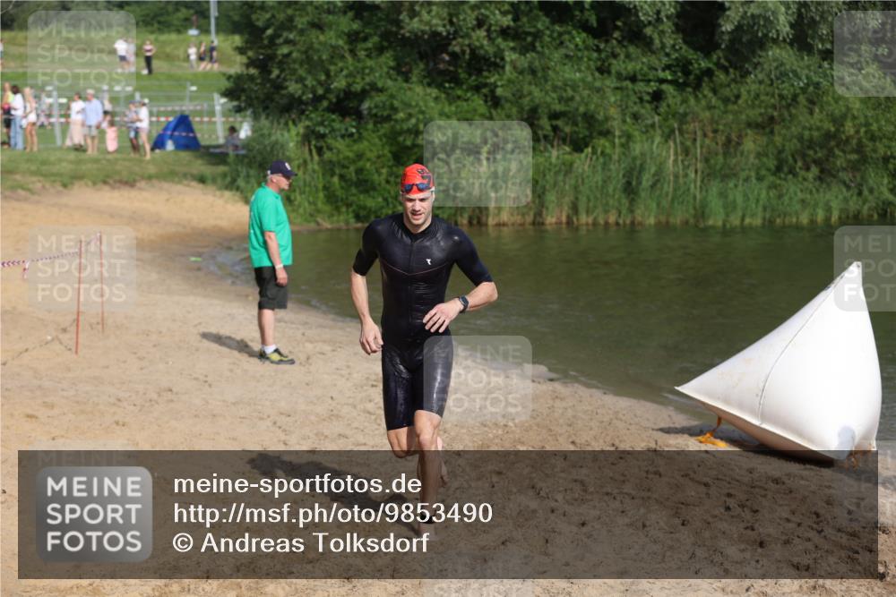 21.06.2026 - 29. Vierlanden-Triathlon Andreas Tolksdorf http://msf.ph/oto/9853490 21.06.2026 08:40:20 Schwimmen 51 meine-sportfotos.de