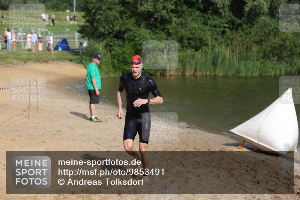 21.06.2026 - 29. Vierlanden-Triathlon Andreas Tolksdorf http://msf.ph/oto/9853491 21.06.2026 08:40:20 Schwimmen 51 meine-sportfotos.de