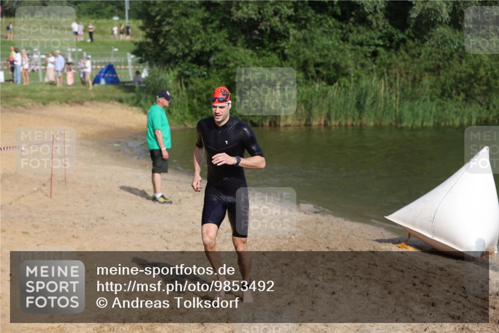 21.06.2026 - 29. Vierlanden-Triathlon Andreas Tolksdorf http://msf.ph/oto/9853492 21.06.2026 08:40:20 Schwimmen 51 meine-sportfotos.de