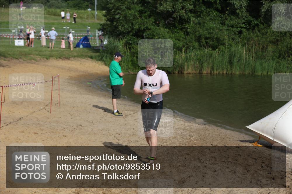 21.06.2026 - 29. Vierlanden-Triathlon Andreas Tolksdorf http://msf.ph/oto/9853519 21.06.2026 08:40:51 Schwimmen 18, 129, 164 meine-sportfotos.de