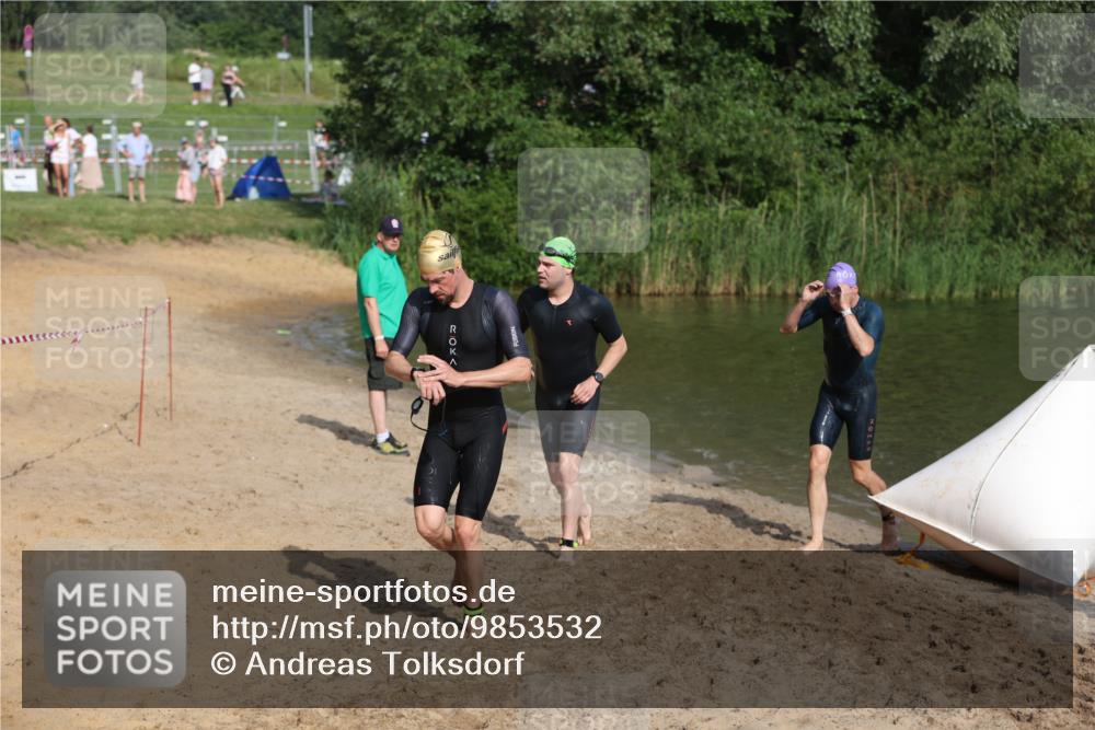 21.06.2026 - 29. Vierlanden-Triathlon Andreas Tolksdorf http://msf.ph/oto/9853532 21.06.2026 08:41:01 Schwimmen 99, 129, 132 meine-sportfotos.de