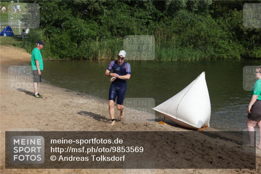 21.06.2026 - 29. Vierlanden-Triathlon Andreas Tolksdorf http://msf.ph/oto/9853569 21.06.2026 08:41:23 Schwimmen 14, 145 meine-sportfotos.de