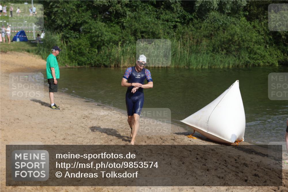21.06.2026 - 29. Vierlanden-Triathlon Andreas Tolksdorf http://msf.ph/oto/9853574 21.06.2026 08:41:23 Schwimmen 14, 145 meine-sportfotos.de