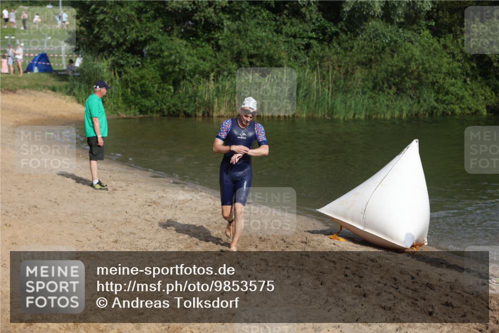 21.06.2026 - 29. Vierlanden-Triathlon Andreas Tolksdorf http://msf.ph/oto/9853575 21.06.2026 08:41:23 Schwimmen 14, 145 meine-sportfotos.de
