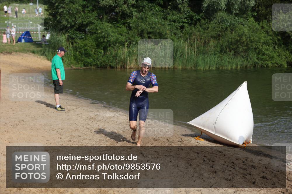 21.06.2026 - 29. Vierlanden-Triathlon Andreas Tolksdorf http://msf.ph/oto/9853576 21.06.2026 08:41:24 Schwimmen 14, 145 meine-sportfotos.de