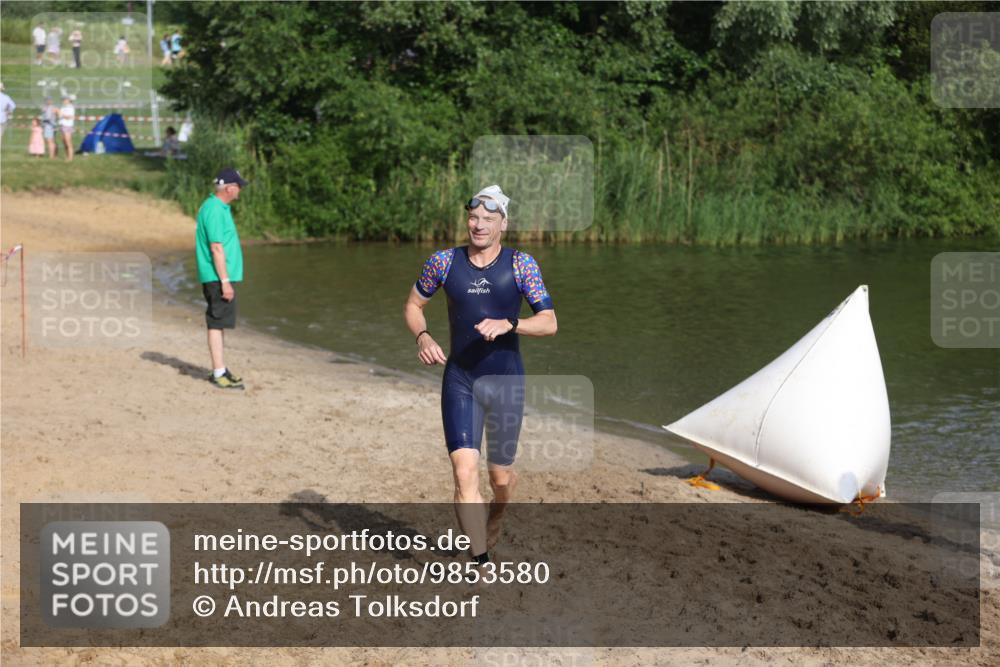 21.06.2026 - 29. Vierlanden-Triathlon Andreas Tolksdorf http://msf.ph/oto/9853580 21.06.2026 08:41:24 Schwimmen 14, 145 meine-sportfotos.de