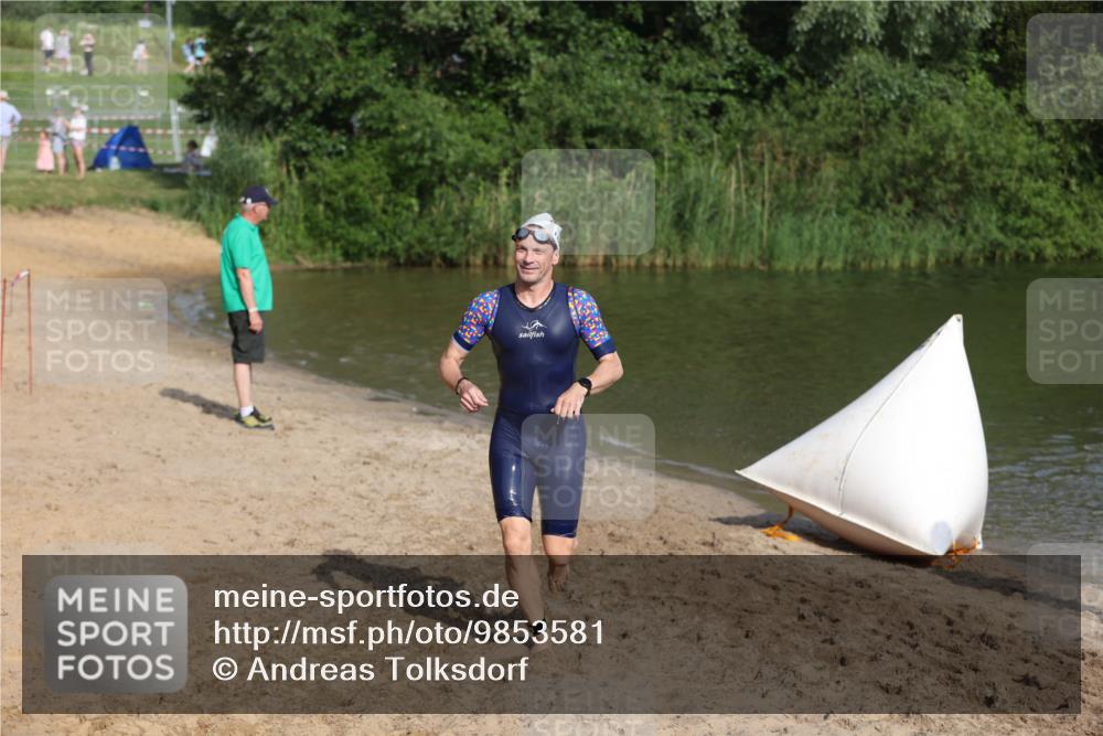 21.06.2026 - 29. Vierlanden-Triathlon Andreas Tolksdorf http://msf.ph/oto/9853581 21.06.2026 08:41:24 Schwimmen 14, 145 meine-sportfotos.de