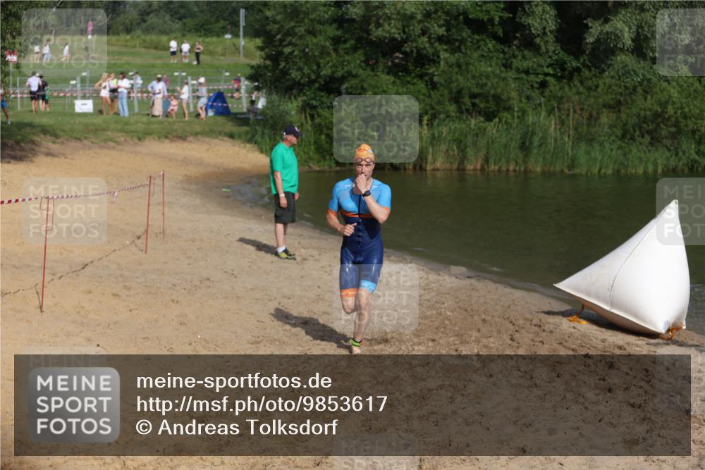 21.06.2026 - 29. Vierlanden-Triathlon Andreas Tolksdorf http://msf.ph/oto/9853617 21.06.2026 08:42:27 Schwimmen 43, 148 meine-sportfotos.de