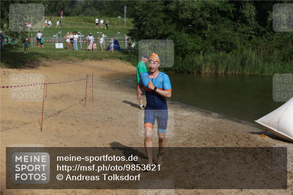 21.06.2026 - 29. Vierlanden-Triathlon Andreas Tolksdorf http://msf.ph/oto/9853621 21.06.2026 08:42:28 Schwimmen 43, 148 meine-sportfotos.de