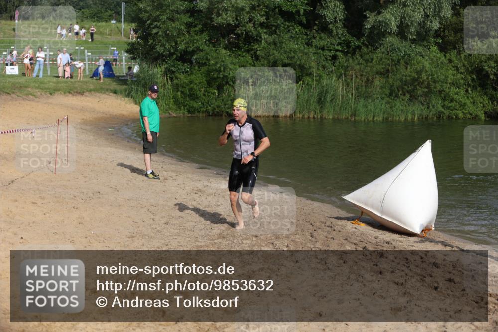 21.06.2026 - 29. Vierlanden-Triathlon Andreas Tolksdorf http://msf.ph/oto/9853632 21.06.2026 08:42:34 Schwimmen 148, 193, 210 meine-sportfotos.de
