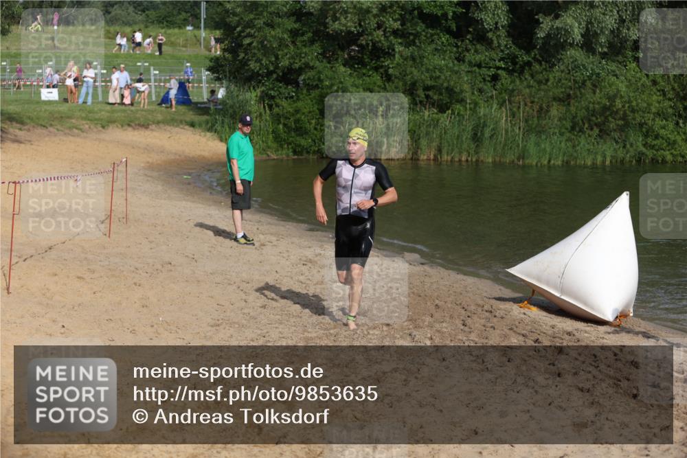 21.06.2026 - 29. Vierlanden-Triathlon Andreas Tolksdorf http://msf.ph/oto/9853635 21.06.2026 08:42:35 Schwimmen 148, 193, 210 meine-sportfotos.de