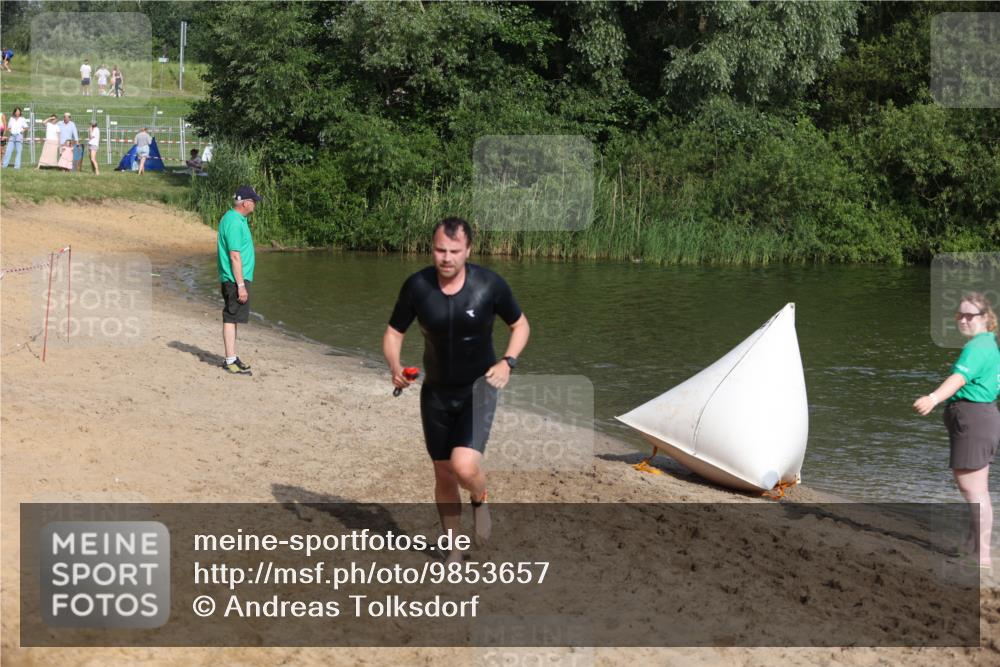 21.06.2026 - 29. Vierlanden-Triathlon Andreas Tolksdorf http://msf.ph/oto/9853657 21.06.2026 08:42:48 Schwimmen 27, 210 meine-sportfotos.de