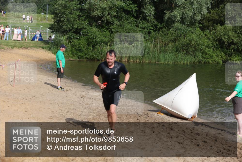 21.06.2026 - 29. Vierlanden-Triathlon Andreas Tolksdorf http://msf.ph/oto/9853658 21.06.2026 08:42:48 Schwimmen 27, 210 meine-sportfotos.de
