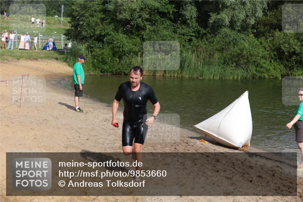 21.06.2026 - 29. Vierlanden-Triathlon Andreas Tolksdorf http://msf.ph/oto/9853660 21.06.2026 08:42:48 Schwimmen 27, 210 meine-sportfotos.de