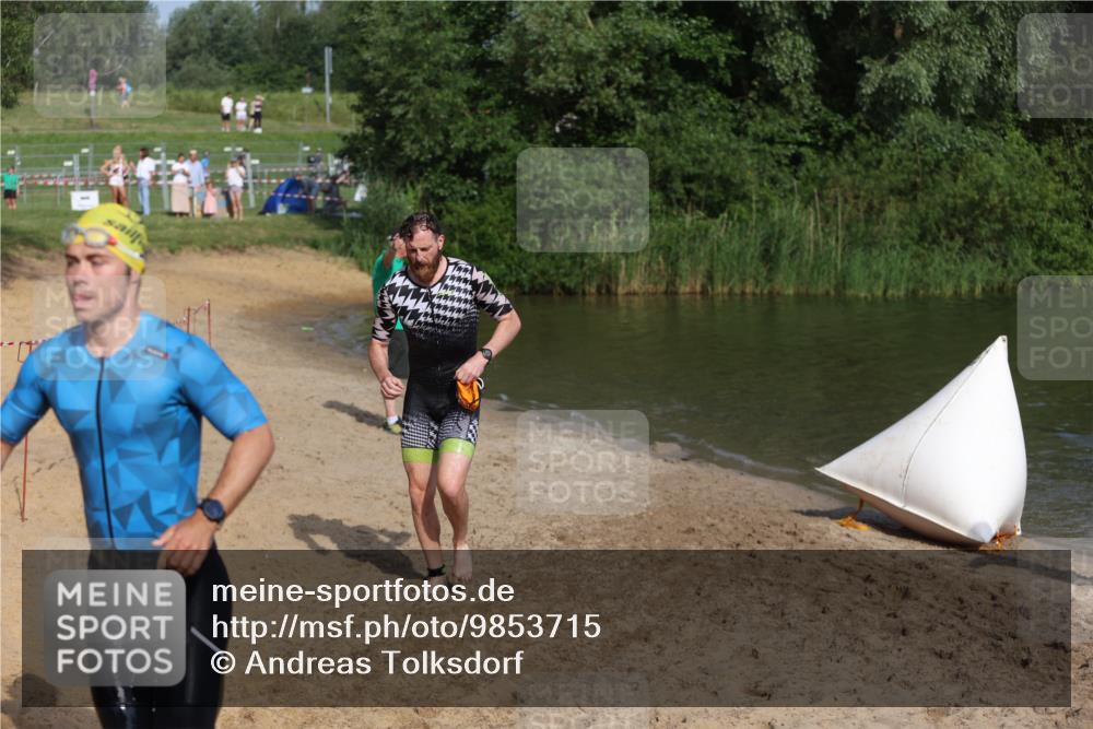 21.06.2026 - 29. Vierlanden-Triathlon Andreas Tolksdorf http://msf.ph/oto/9853715 21.06.2026 08:43:44 Schwimmen 44, 88, 108, 154, 197, 1355 meine-sportfotos.de