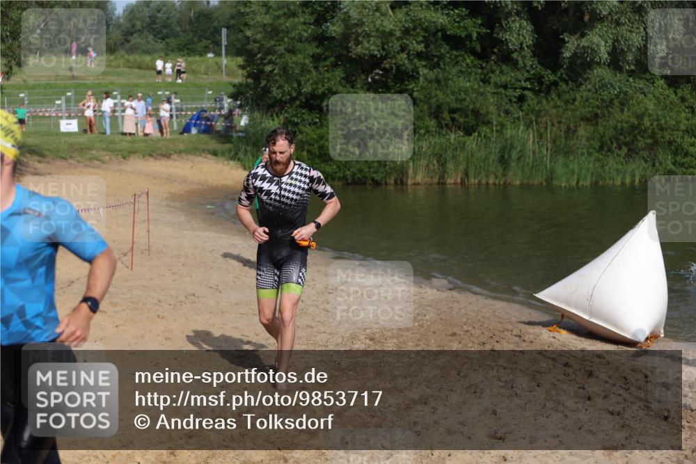 21.06.2026 - 29. Vierlanden-Triathlon Andreas Tolksdorf http://msf.ph/oto/9853717 21.06.2026 08:43:44 Schwimmen 44, 88, 108, 154, 197, 1355 meine-sportfotos.de