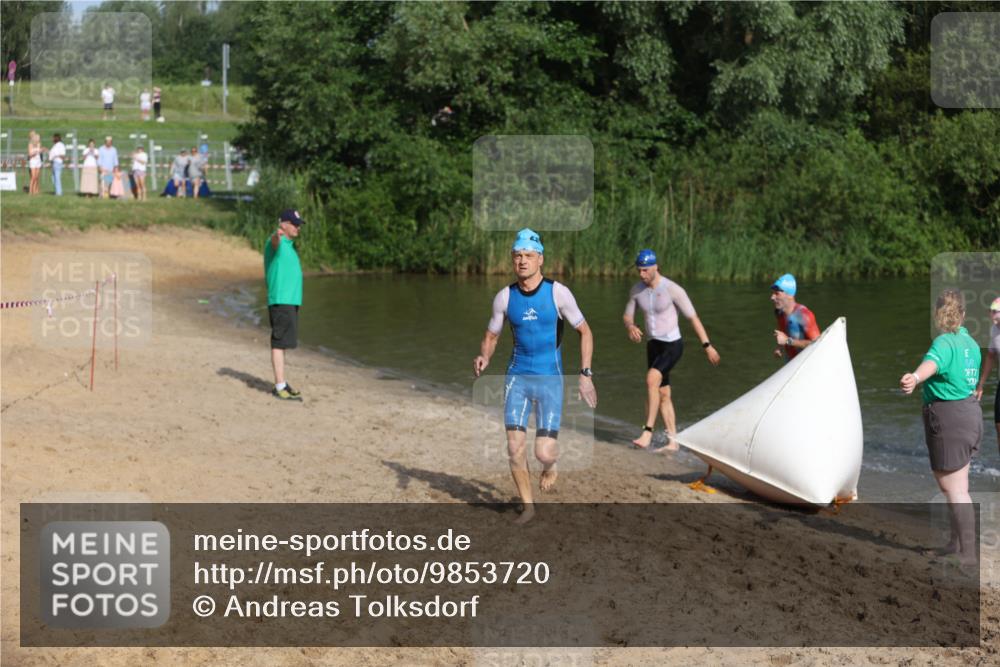 21.06.2026 - 29. Vierlanden-Triathlon Andreas Tolksdorf http://msf.ph/oto/9853720 21.06.2026 08:43:47 Schwimmen 44, 112, 154, 197, 1355 meine-sportfotos.de