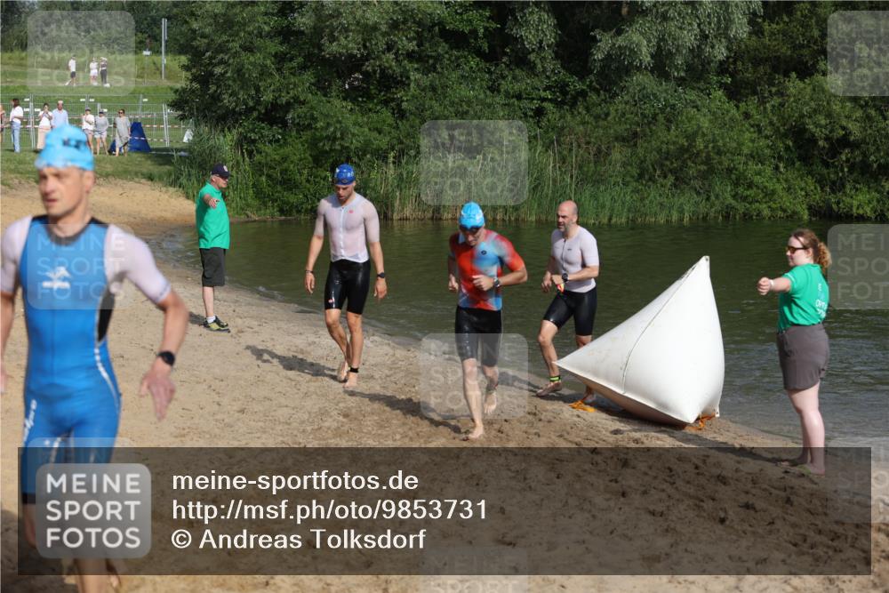 21.06.2026 - 29. Vierlanden-Triathlon Andreas Tolksdorf http://msf.ph/oto/9853731 21.06.2026 08:43:49 Schwimmen 112, 154, 197, 1355 meine-sportfotos.de