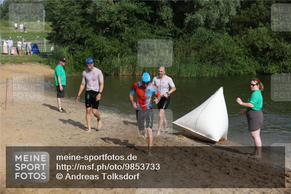 21.06.2026 - 29. Vierlanden-Triathlon Andreas Tolksdorf http://msf.ph/oto/9853733 21.06.2026 08:43:50 Schwimmen 112, 154, 197, 1355 meine-sportfotos.de