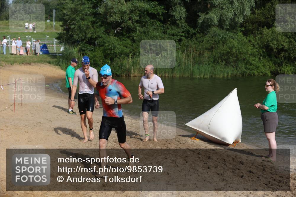 21.06.2026 - 29. Vierlanden-Triathlon Andreas Tolksdorf http://msf.ph/oto/9853739 21.06.2026 08:43:51 Schwimmen 112, 154, 197, 1355 meine-sportfotos.de