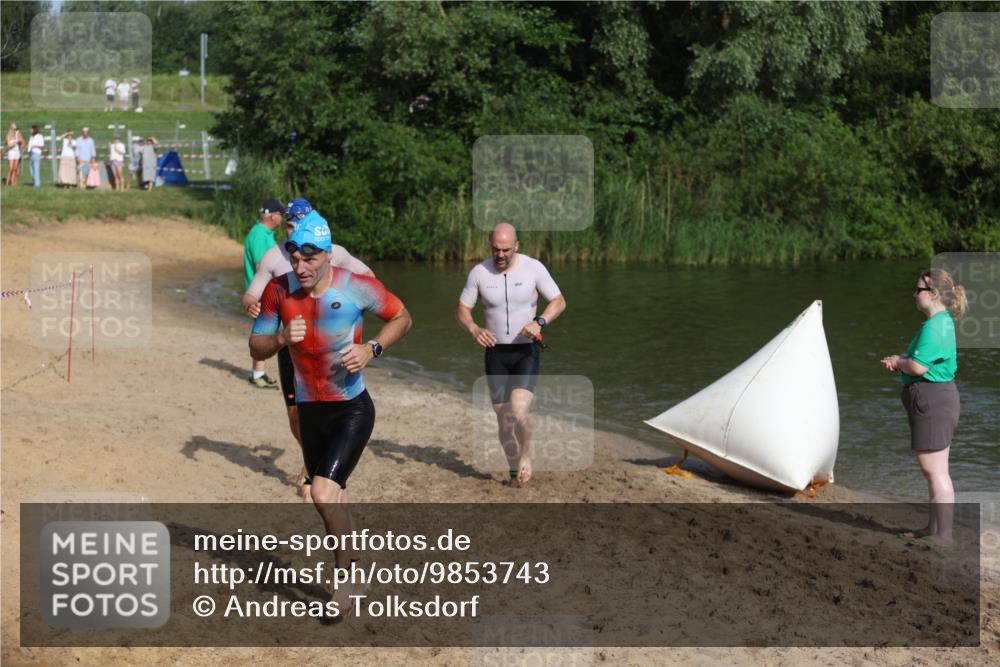 21.06.2026 - 29. Vierlanden-Triathlon Andreas Tolksdorf http://msf.ph/oto/9853743 21.06.2026 08:43:51 Schwimmen 112, 154, 197, 1355 meine-sportfotos.de