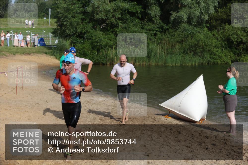 21.06.2026 - 29. Vierlanden-Triathlon Andreas Tolksdorf http://msf.ph/oto/9853744 21.06.2026 08:43:51 Schwimmen 112, 154, 197, 1355 meine-sportfotos.de