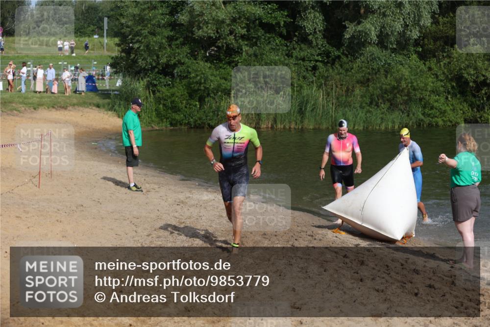 21.06.2026 - 29. Vierlanden-Triathlon Andreas Tolksdorf http://msf.ph/oto/9853779 21.06.2026 08:44:23 Schwimmen 142, 196, 202 meine-sportfotos.de