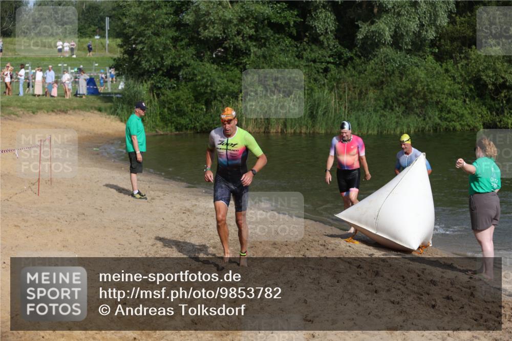 21.06.2026 - 29. Vierlanden-Triathlon Andreas Tolksdorf http://msf.ph/oto/9853782 21.06.2026 08:44:23 Schwimmen 142, 196, 202 meine-sportfotos.de
