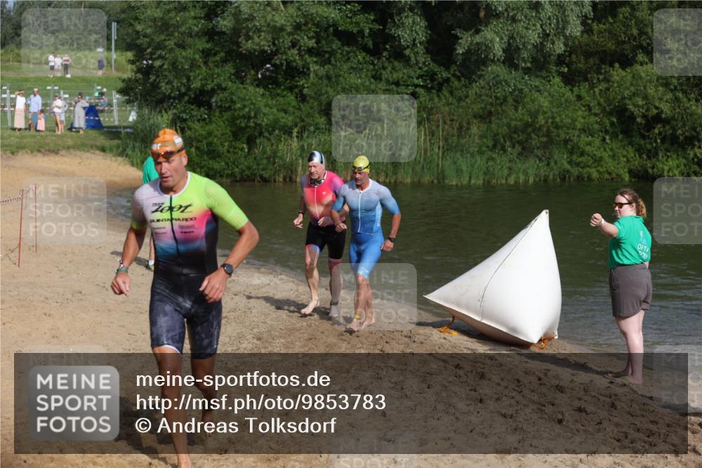 21.06.2026 - 29. Vierlanden-Triathlon Andreas Tolksdorf http://msf.ph/oto/9853783 21.06.2026 08:44:24 Schwimmen 142, 196, 202 meine-sportfotos.de