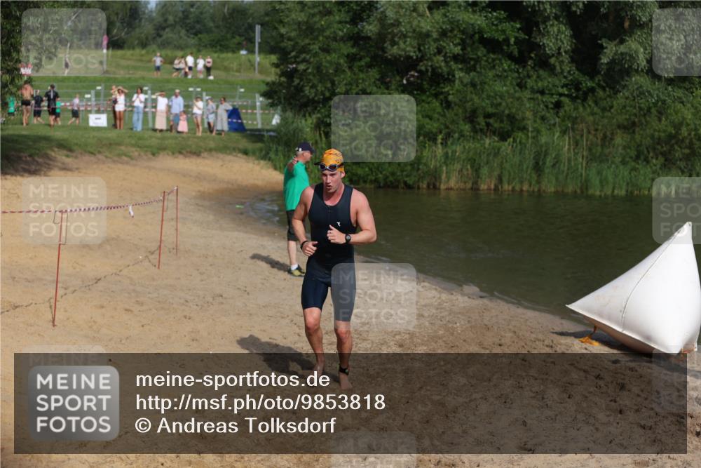21.06.2026 - 29. Vierlanden-Triathlon Andreas Tolksdorf http://msf.ph/oto/9853818 21.06.2026 08:44:36 Schwimmen 39, 104, 160 meine-sportfotos.de