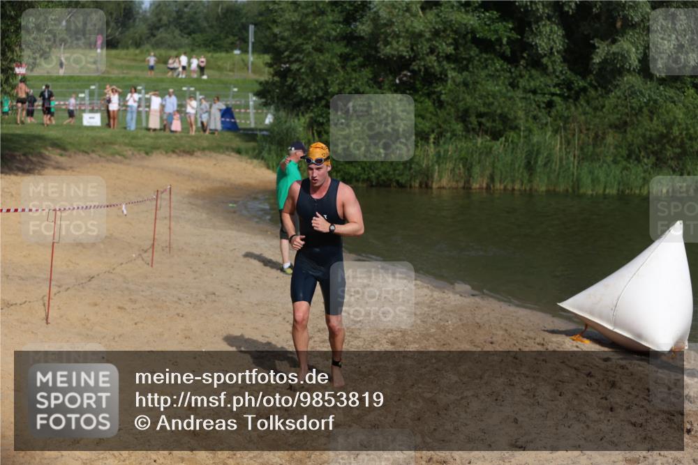21.06.2026 - 29. Vierlanden-Triathlon Andreas Tolksdorf http://msf.ph/oto/9853819 21.06.2026 08:44:36 Schwimmen 39, 104, 160 meine-sportfotos.de