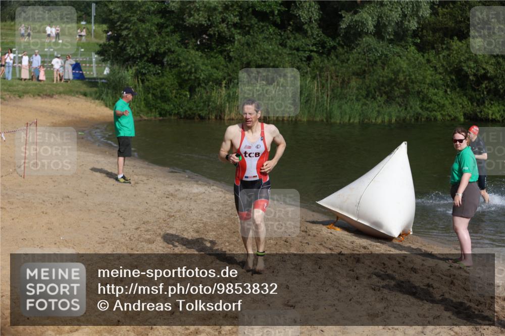 21.06.2026 - 29. Vierlanden-Triathlon Andreas Tolksdorf http://msf.ph/oto/9853832 21.06.2026 08:44:42 Schwimmen 39, 104, 160, 184 meine-sportfotos.de