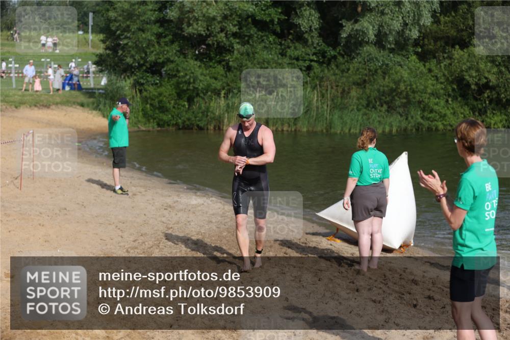 21.06.2026 - 29. Vierlanden-Triathlon Andreas Tolksdorf http://msf.ph/oto/9853909 21.06.2026 08:45:33 Schwimmen 141, 173 meine-sportfotos.de