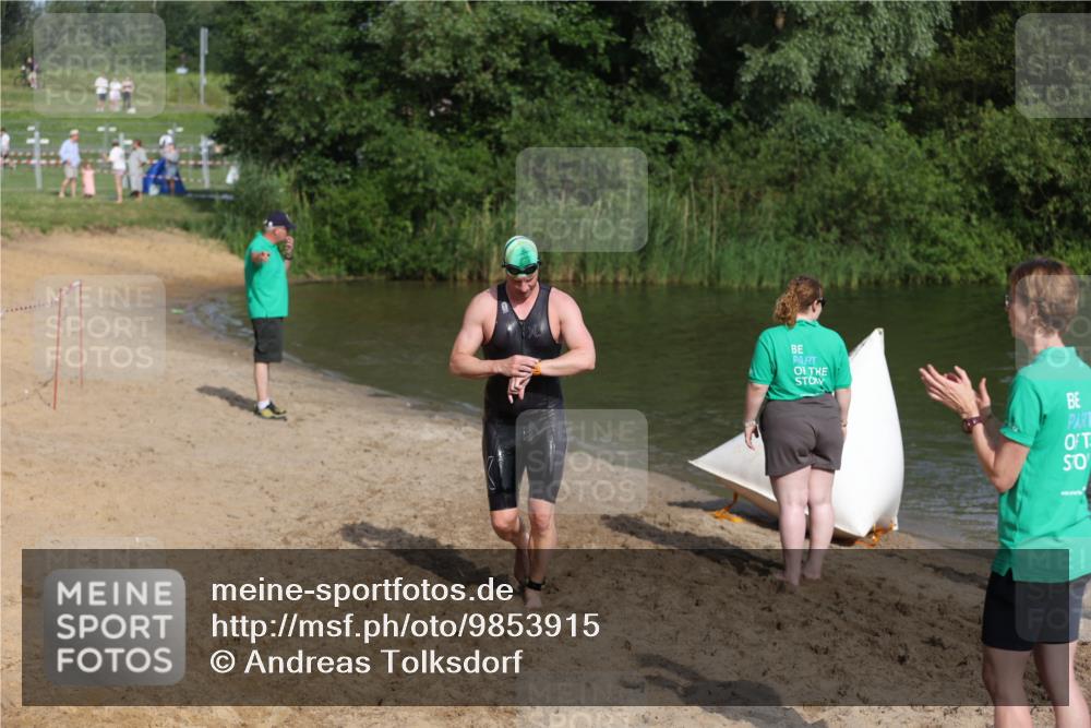 21.06.2026 - 29. Vierlanden-Triathlon Andreas Tolksdorf http://msf.ph/oto/9853915 21.06.2026 08:45:33 Schwimmen 141, 173 meine-sportfotos.de