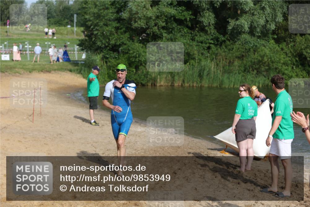 21.06.2026 - 29. Vierlanden-Triathlon Andreas Tolksdorf http://msf.ph/oto/9853949 21.06.2026 08:45:46 Schwimmen 89, 141, 147, 165 meine-sportfotos.de