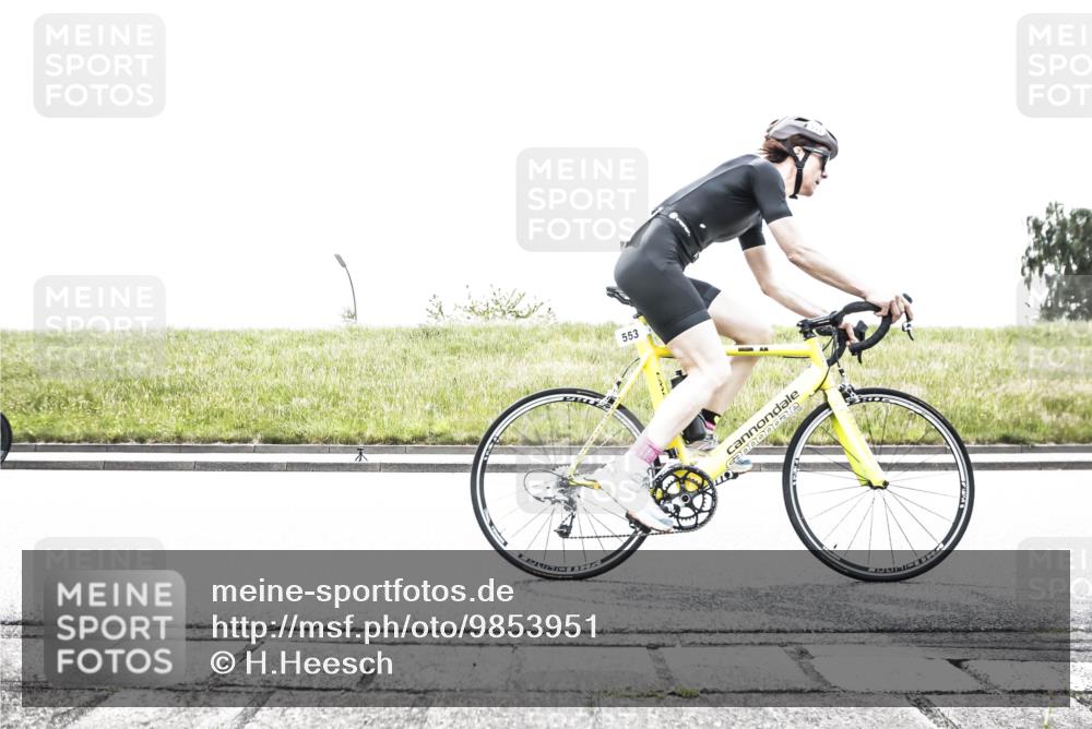 21.06.2026 - 29. Vierlanden-Triathlon H.Heesch http://msf.ph/oto/9853951 21.06.2026 10:28:59 Radfahren 27, 499, 551, 553, 558, 565, 601 meine-sportfotos.de